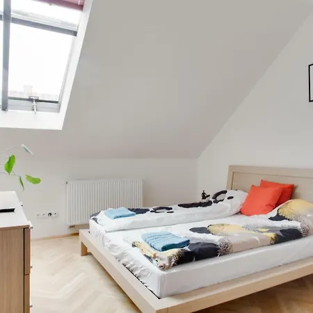 Attic With Terrace And And Two Bedrooms Apartmán