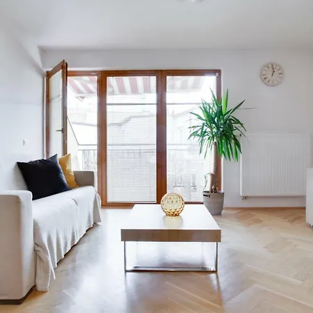Attic With Terrace And And Two Bedrooms Apartmán Praha